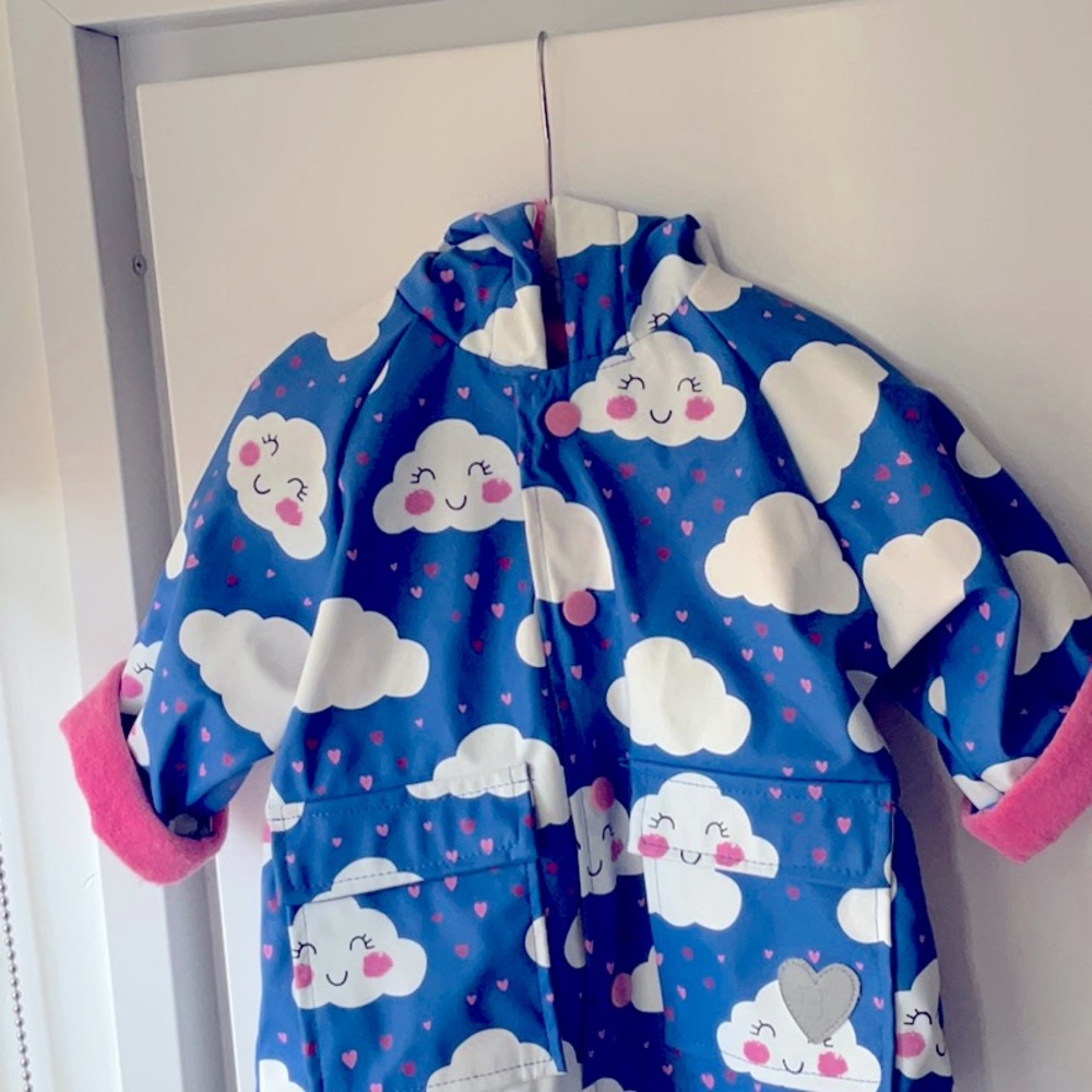 Color change rain coat